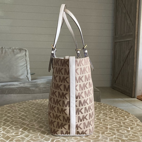 Michael Kors Brown Monogram Jet Set Jaquard Tote - Picture 4 of 13